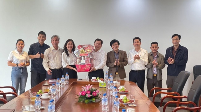 Chủ tịch UBND tỉnh Đặng Văn Minh thăm, chúc Tết các doanh nghiệp